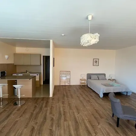 Wide, Bright And Quiet Loft